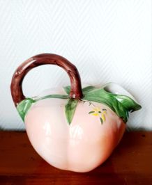 Pichet pêche en barbotine vintage 1960 