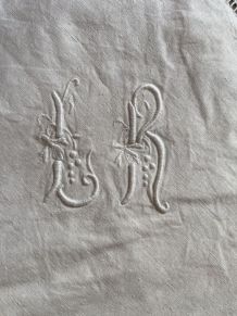 Taie d oreiller en metis blanc avec monogramme LR.