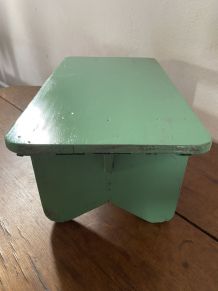 Grand repose-pieds vintage en bois vert menthe.
