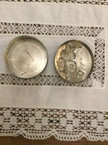 Boîte en étain art nouveau