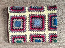 Couverture Granny crochetée à la main (135 x 100 cm) Années 