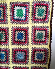 Couverture Granny crochetée à la main (135 x 100 cm) Années 