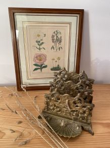 Ancien porte courrier ou lettres en bronze massif.