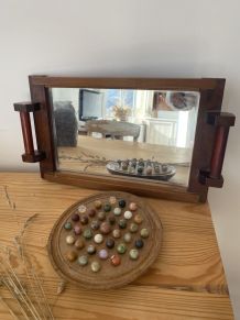 Plateau art déco en bois et miroir.