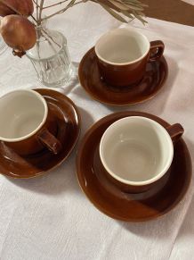 3 grandes tasses et sous-tasses bistrot.