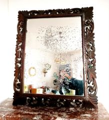 Miroir néogothique en chêne sculpté vers 1940