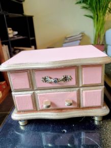 coffre à bijoux en bois repeint