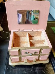 coffre à bijoux en bois repeint