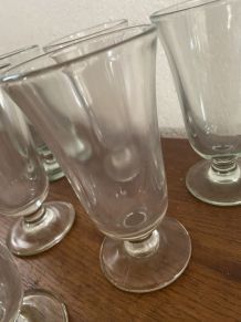 6 flûtes au verre épais.