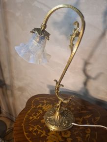 lampe de 1900 a 1930 bronze et laiton et magnifique tulipe  