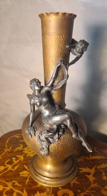 vase laiton et personnages ,art nouveau etain 1890 a 1900  s