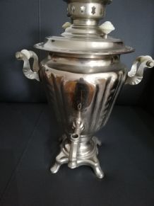 Samovar Russe électrique en Métal Argenté. Bouilloire 