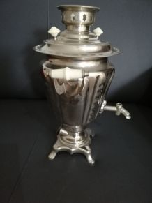 Samovar Russe électrique en Métal Argenté. Bouilloire 