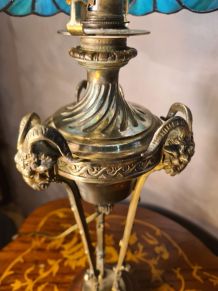 lampe bronze a tete de bouc 19eme et abat jour pate verre so