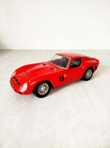 Ferrari 250 GTO Burago Racing 1/18 – Modèle réduit