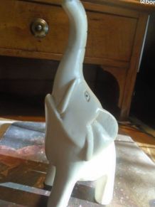 sculpture petit éléphant ivoire