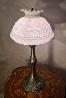 lampe regule patiné et abat jour 1900 opaline blanche moulé 