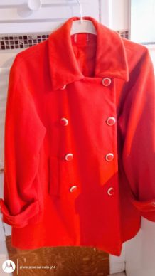 manteau orange à boutons, style vintage