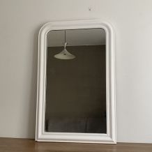 Miroir Louis Philippe fin 19ème. Blanc. 105x68.