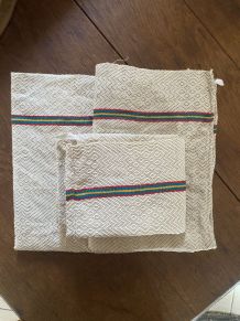 3 grands torchons des annees 60.