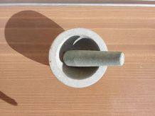 Mortier et pilon en pierre naturelle