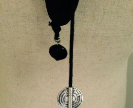 Collier sautoir de créateur