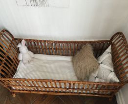 lit enfant en rotin vintage