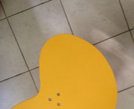 Table tripode moutarde pieds compas