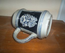 CHOPE A BIERRE EN CERAMIQUE DECOR EN RELIEF 