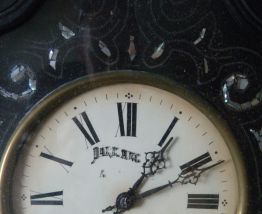 Horloge oeil de boeuf nacré