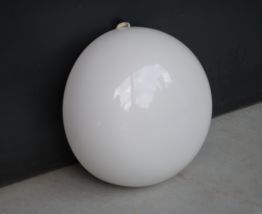 Plafonnier en opaline blanc année 50