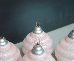 Globes pour suspension rose moucheté vintage