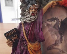 cadre gothique avec tête de mort et dragon