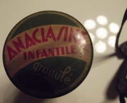 très ancienne boîte médicament enfant