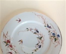 Série de sept assiettes à dessert en porcelaine 19ème