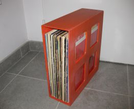 Etagères casiers plastique orange pour vinyles - vintage années 70