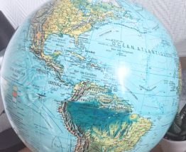 Globe terrestre vintage, mappemonde années 70
