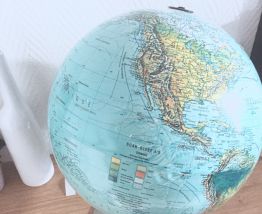 Globe terrestre vintage, mappemonde années 70