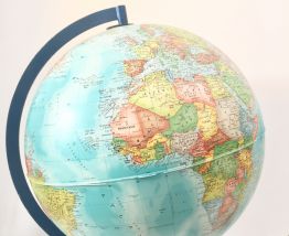 Globe terrestre vintage tripode