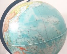 Globe terrestre vintage tripode