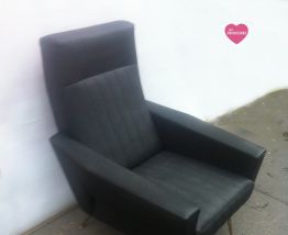 Fauteuil skaï noir 1950