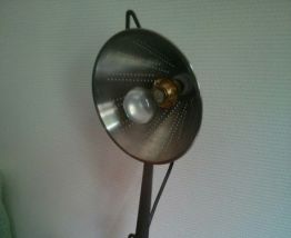 LAMPE REALISEE AVEC UN ANCIEN HACHOIR DE 1930