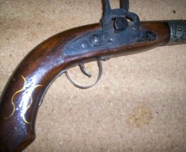 PISTOLET DE PIRATE FACTICE DECORATIF BOIS METAL ET ETAIN 