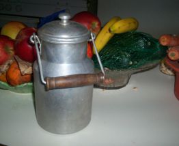 ancien pot a lait  