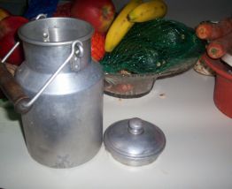 ancien pot a lait  