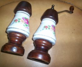 lot moulins poivre et sel en bois et céramique 