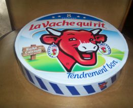 GROSSE BOITE  + LIVRE + 29 RECETTES + MAGNET VACHE QUI RIT 