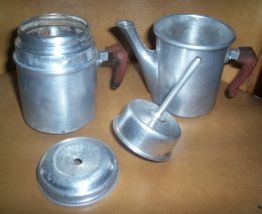 PETITE CAFETIERE POUR 2 TASSES période 1950/60 