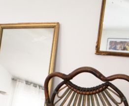 Chaise vintage en osier colorée