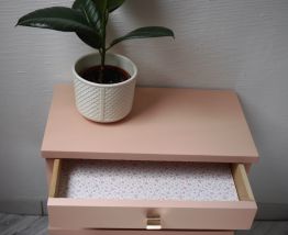 Adorable chevet vintage saumon